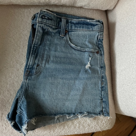 Abercrombie and Fitch The Mom Short High Rise - size 4 - Picture 2 of 4